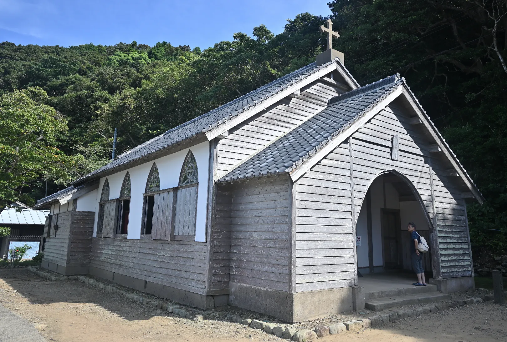 旧五輪教会堂(斜めから)